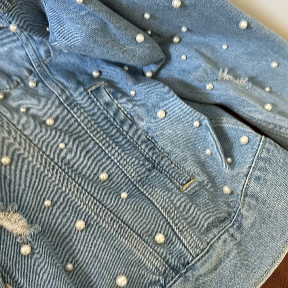 Free people Sunday funday pearl light Blue Denim Jacket with Pearls distressed - Picture 8 of 9